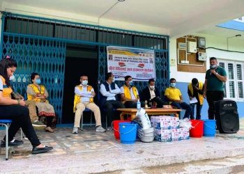 पहिरो पीडितलाई राहत वितरण