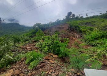 सेती दोभान र पाँचकिलोमा पहिरो, नारायणगढ–मुग्लिन सडक बन्द
