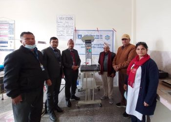 ज्योति विकास बैंकद्वारा शिशुवा अस्पताललाई बेबी वार्मर (न्यानो नानी) प्रदान