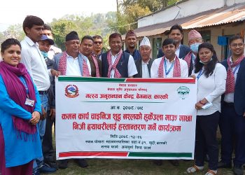 निजि मत्स्य ह्याचरीलाई उन्नत नश्लका हुर्कौला माउ माछा वितरण