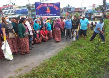 सरसफाईमा जुटे सक्नेरीका आमाहरु