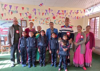 विन्धवासिनि गार्मेन्टद्धारा विद्यालयलाई न्यानो कपडा वितरण