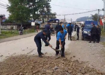 स्थानीयद्धारा ‘तालचोक-बेगनासताल’ सडक मर्मत