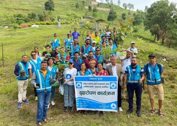 रास्वपाको स्थापना दिवसमा बृक्षारोपण