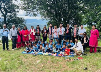 टिआईसी एलुम्नाई एसोसियसनको प्रथम चार्टर डे मा स्टेशनरी बितरण