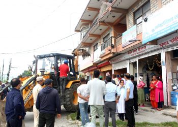 पोखरा महानगरपालिका द्वारा मापदण्ड मिचिएका संरचना भत्काउन सुरु