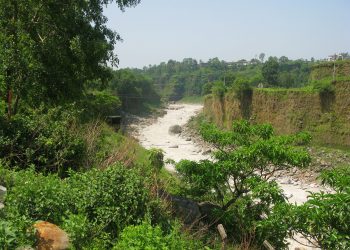 एक साइकलयात्री साइकलसंगै सेती नदीमा खसे, खोजी कार्य जारी