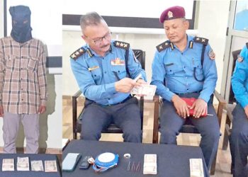 तनहुँ प्रहरीले सार्वजनिक गर्यो नक्कली नोट सहित पक्राउ दुई अभियुक्त