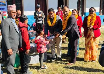 एकसय ५० जना बालबालिकालाई न्यानो कपडा बितरण