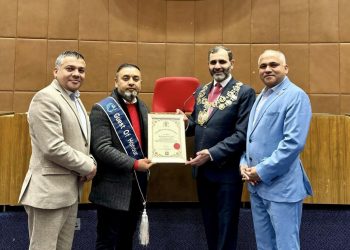 वडाध्यक्ष थापालाई लण्डनको लेविसम काउन्सीलका मेयरबाट सम्मान